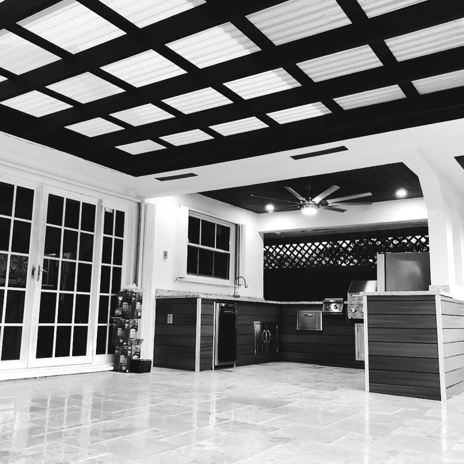 Kitchen in black and white